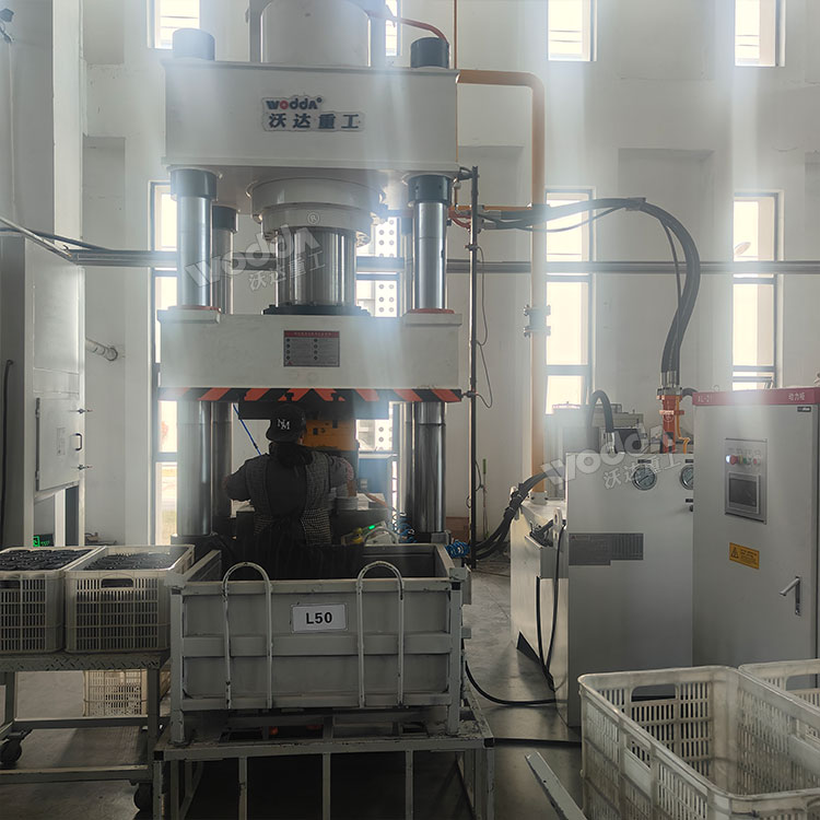 500噸伺服液壓機(jī).jpg 500噸伺服液壓機(jī).jpg