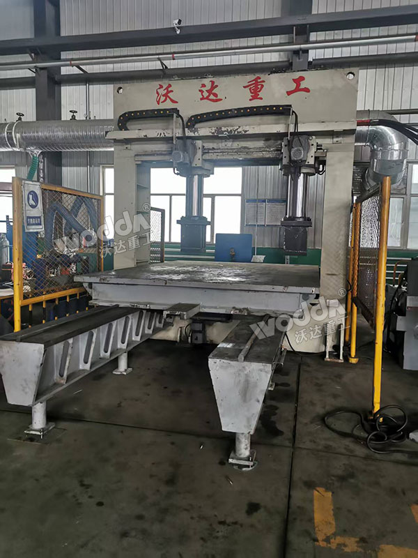 500噸龍門(mén)液壓機(jī) 500噸龍門(mén)液壓機(jī)